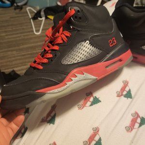 Jordan 5 fire red metallic grape